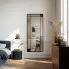 nowoczesny salon z lustrem Klinox